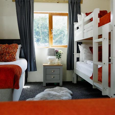 The West Barn Near Bath, Sleeps 24 And 2 Hot Tubs Villa Bristol Eksteriør billede