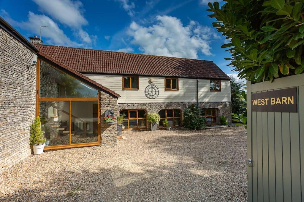 The West Barn Near Bath, Sleeps 24 And 2 Hot Tubs Villa Bristol Eksteriør billede