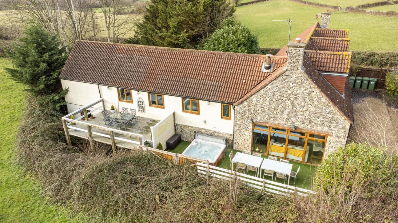 The West Barn Near Bath, Sleeps 24 And 2 Hot Tubs Villa Bristol Eksteriør billede