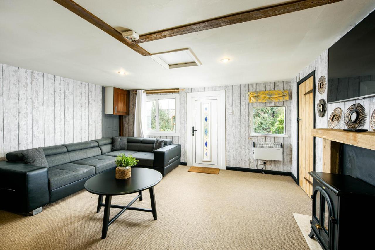 The West Barn Near Bath, Sleeps 24 And 2 Hot Tubs Villa Bristol Eksteriør billede