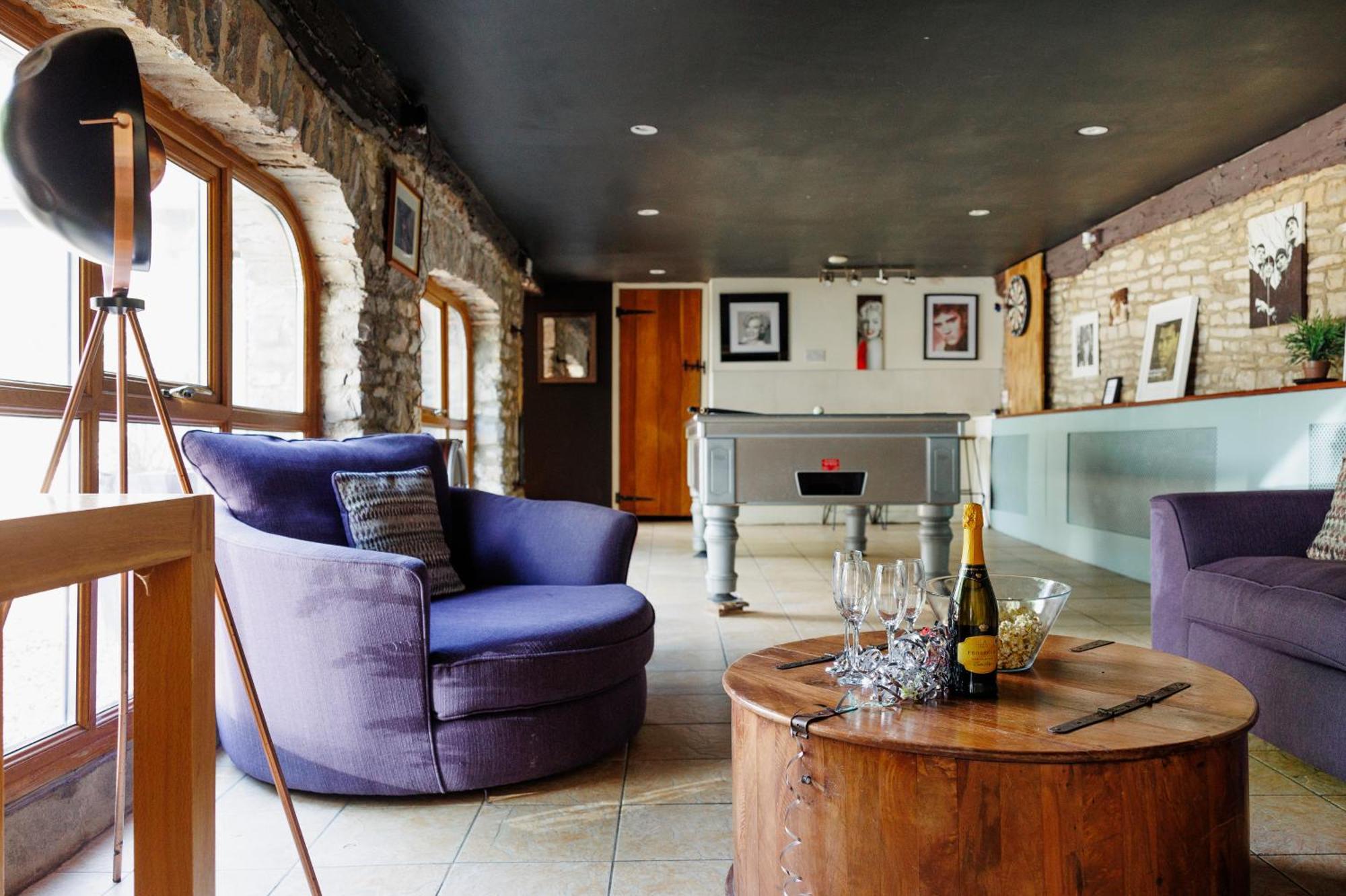 The West Barn Near Bath, Sleeps 24 And 2 Hot Tubs Villa Bristol Eksteriør billede