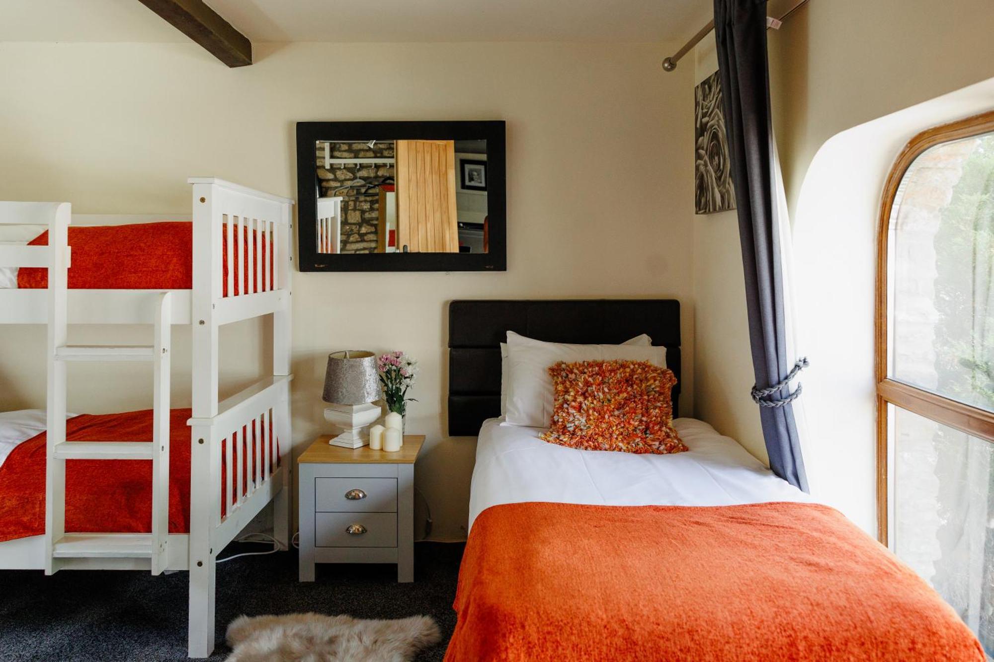 The West Barn Near Bath, Sleeps 24 And 2 Hot Tubs Villa Bristol Eksteriør billede