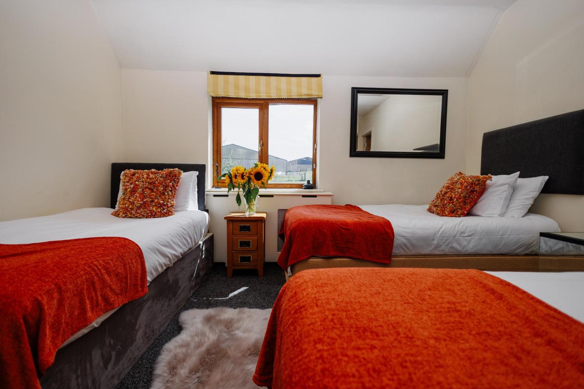 The West Barn Near Bath, Sleeps 24 And 2 Hot Tubs Villa Bristol Eksteriør billede